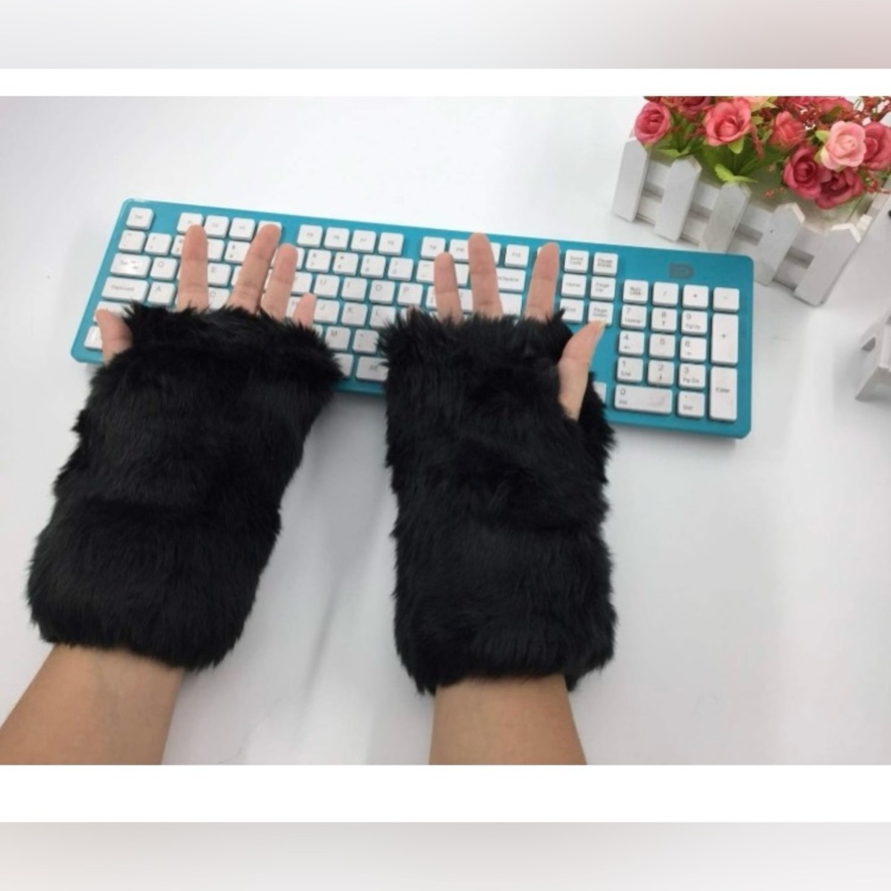 New fingerless gloves color gray